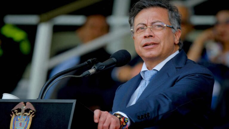 El peso colombiano se deprecia tras la inesperada decisión del Banco de la República de mantener tasas