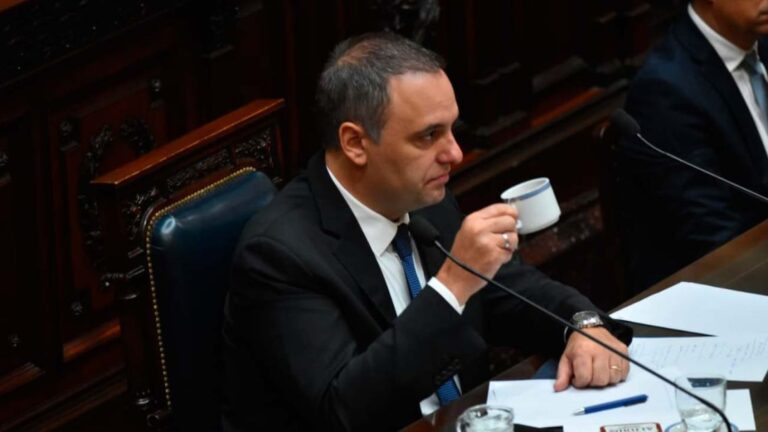 Adorni supera su gran prueba en Diputados con el respaldo de Milei