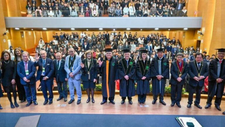 Antonio María Hernández recibe el Doctorado Honoris Causa