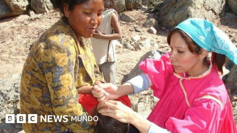 Julia Paredes: La enfermera que llevó esperanza y vacunas a comunidades remotas de México durante 30 años