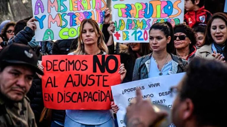 Protesta en Córdoba: Prestadores de servicios para la discapacidad se oponen a reforma que amenaza tratamientos