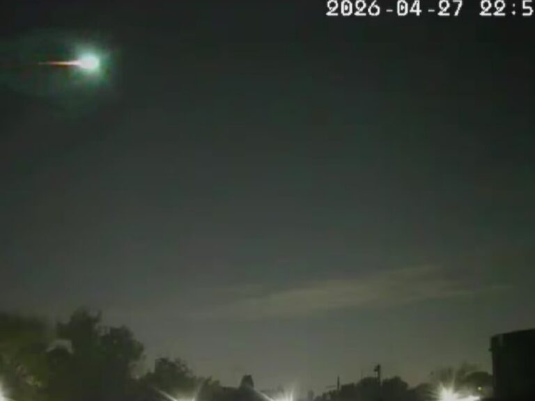 Un bólido luminoso ilumina el cielo de Buenos Aires y se vuelve viral