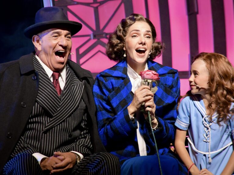 Annie: La huerfanita que dejas el teatro sonriendo