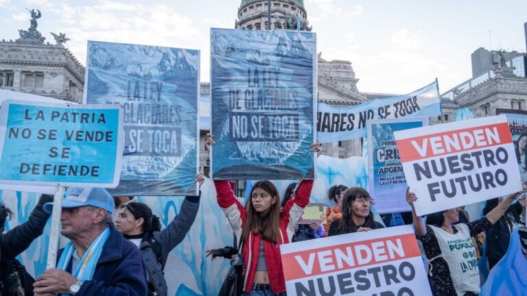 Reúnen 900,000 firmas para impugnar la Ley de Glaciares