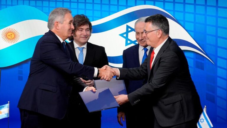 Milei firma acuerdos con Israel y respalda la guerra