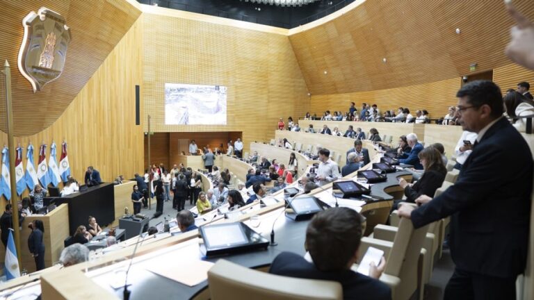 Córdoba: La Legislatura inicia el año con derroche en café, viáticos y eventos millonarios