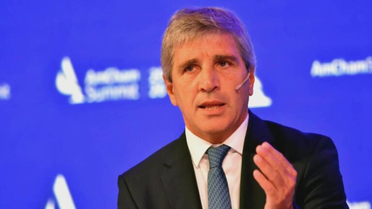 Luis Caputo detalla la estrategia para afrontar los próximos vencimientos de deuda