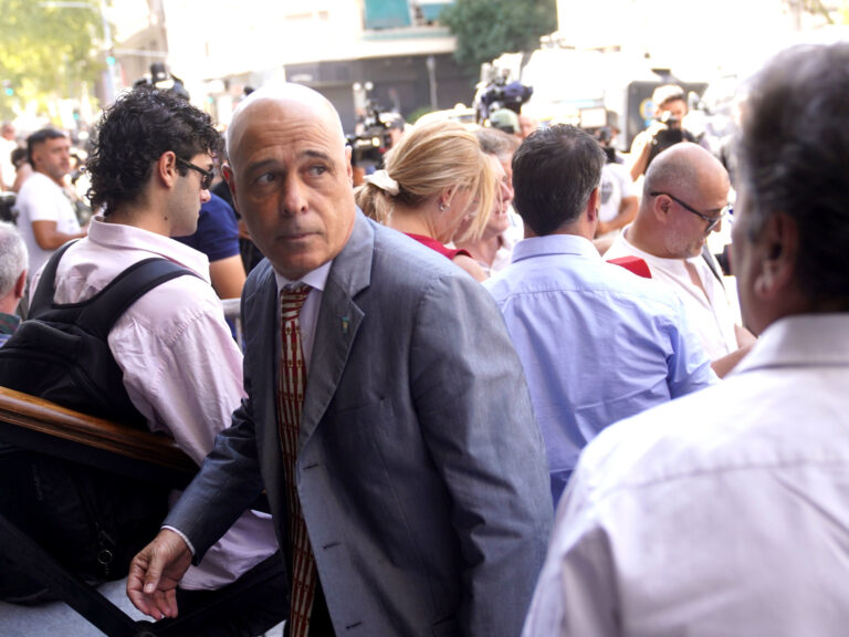 Embargan sueldo de senador nacional por millonaria deuda impositiva en San Luis