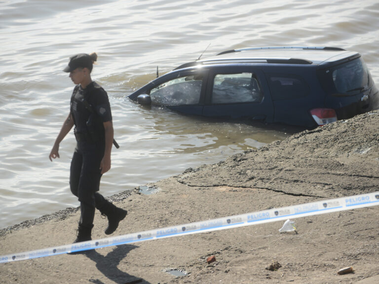 Impactante relato del hombre que salvó a su esposa e hija del Río de la Plata