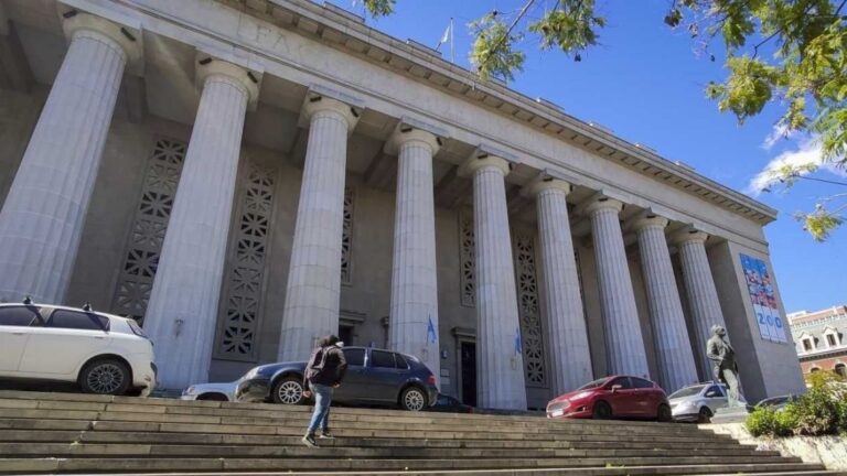Paro en la UBA: Docentes y No Docentes Protestan y Convocan a Nueva Marcha Federal