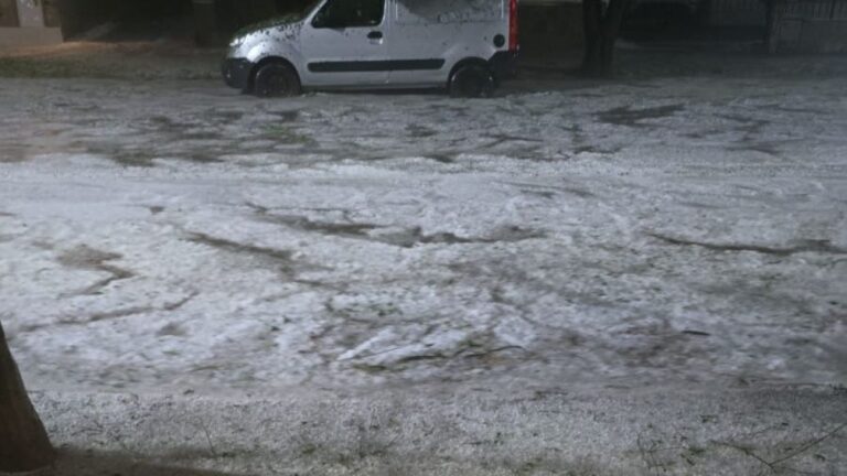 Temporal en Río Tercero: Granizo Causa Destrozos y Techos Volados
