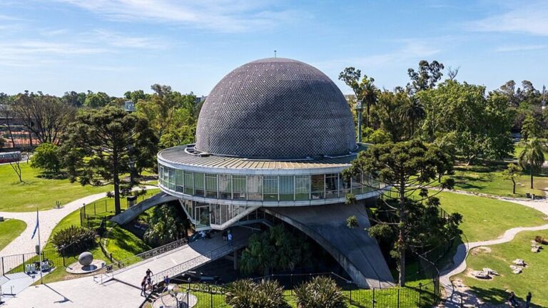 ¡El Planetario Cumple 60 Años y Renueva su Iluminación: Un Espectáculo Tecnológico en la Cúpula Porteña!