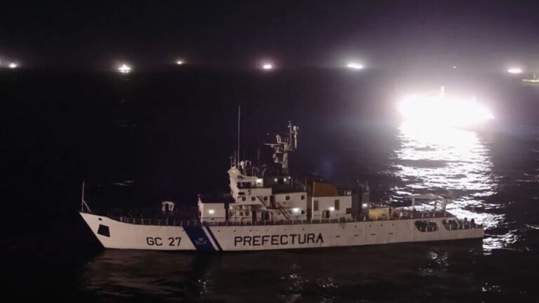 Prefectura Intercepta Buque Portugués por Pesca Ilegal en el Mar Argentino