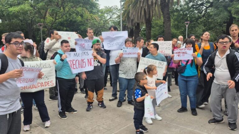 Marcha en Resistencia: Demandas por recortes y riesgos en prestaciones para personas con discapacidad