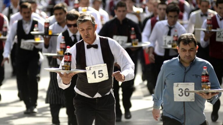 Carrera de Mozos y Camareras en Córdoba: ¡Premios millonarios y emoción garantizada!