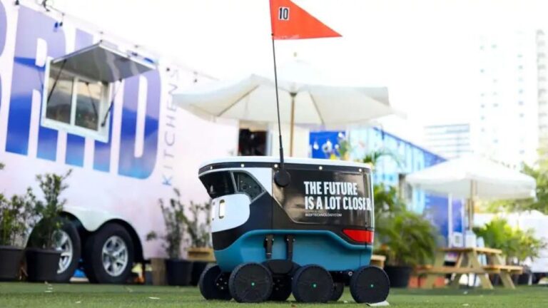 Video Viral: El Robot Delivery No Iguala a los Repartidores Humanos