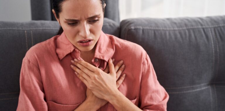 Alerta por ‘punto ciego clínico’ que pone en riesgo el corazón de mujeres jóvenes: claves para prevenirlo