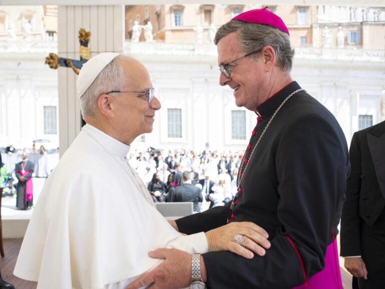 Un año sin el papa Francisco: García Cuerva sugiere visita de León XIV a Argentina