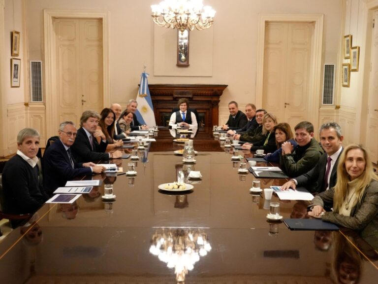El Gabinete en Crisis: Exigen Cambios a los Hermanos Milei