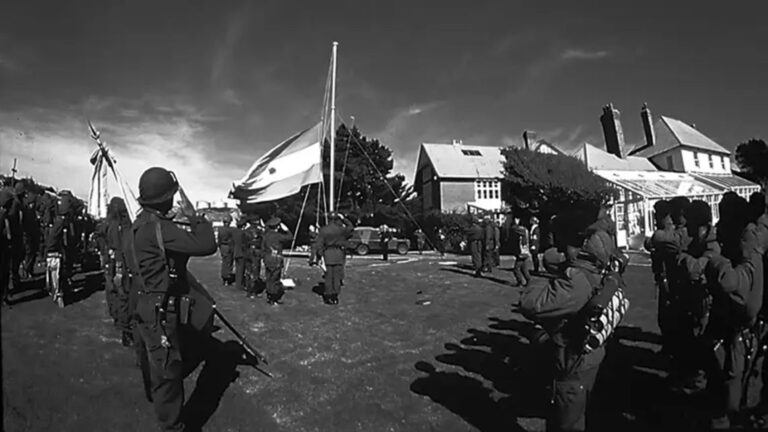 Malvinas: Historias de Veteranos desde el Frente de Batalla a la Reconstrucción