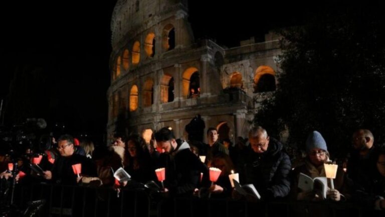 El Papa llevará la cruz en el Viacrucis del Coliseo por primera vez en décadas