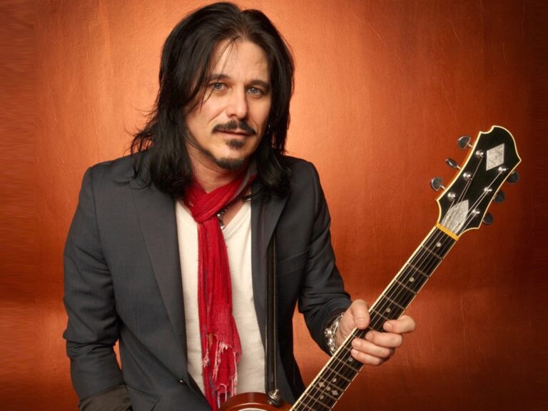 Gilby Clarke: El guitarrista de Guns N’ Roses que forjó una amistad a los tiros con Pappo y comparte su pasión por las motos clásicas