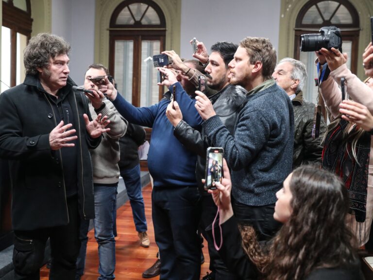 Argentina cae en el ranking mundial de libertad de prensa: descubre su posición actual