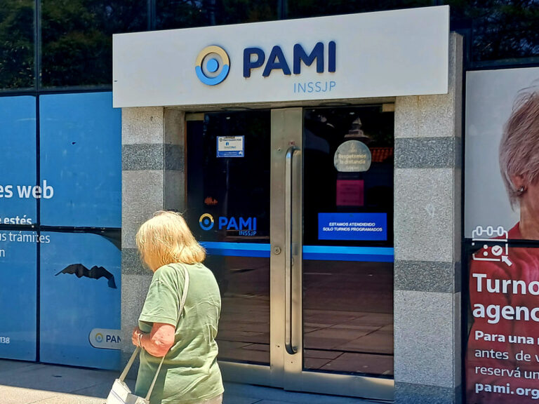 Crisis en el PAMI: Médicos en paro suspenden cirugías y colapsan turnos