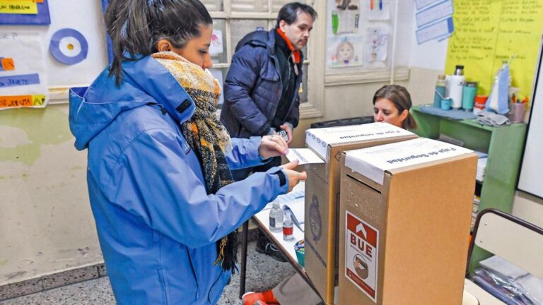 Encuesta revela que el 71,2% exige un cambio, pero la oposición carece de liderazgo claro