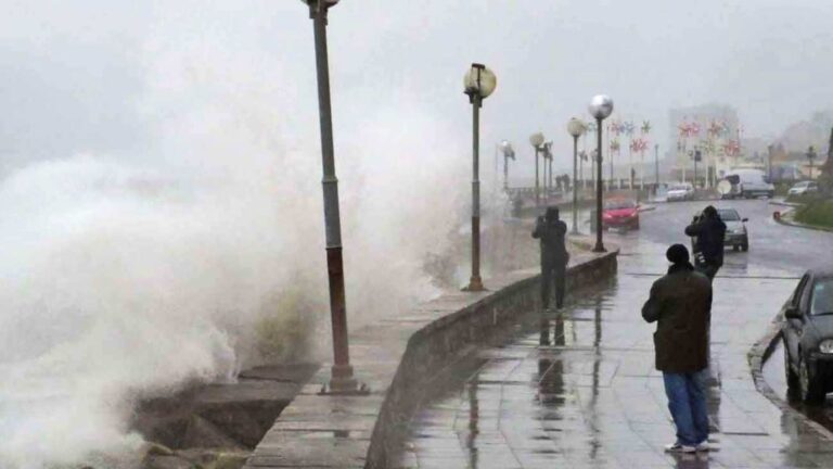 Feroz tormenta en la costa bonaerense: evacuaciones, cortes de luz y alertas activas