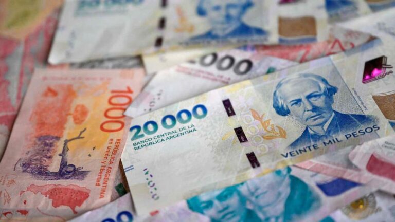 Hogares enfrentan una caída del 5,4% en su ingreso disponible en 2023