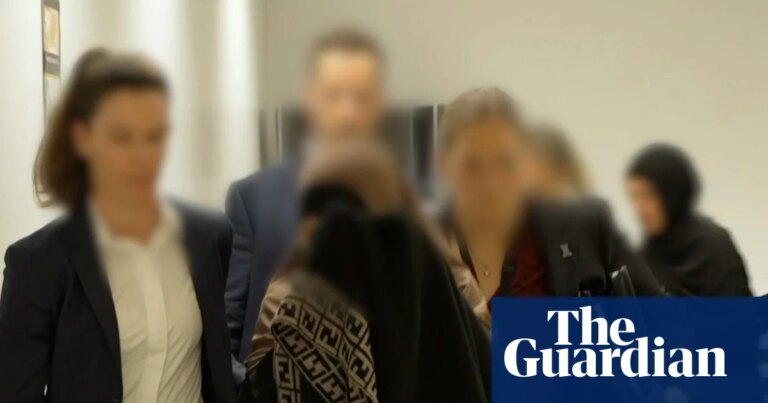 Madre e hija australianas vinculadas al IS son detenidas por cargos de esclavitud en Siria