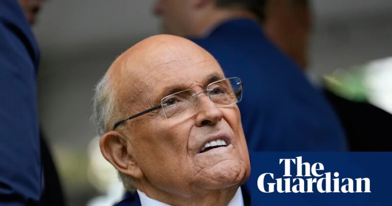 Rudy Giuliani ingresado en estado crítico pero estable