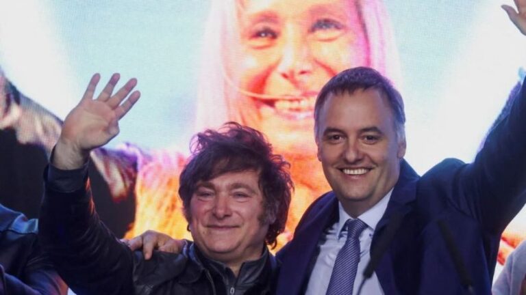 Javier Milei y Manuel Adorni se reúnen en Olivos para discutir nuevas leyes del Gobierno