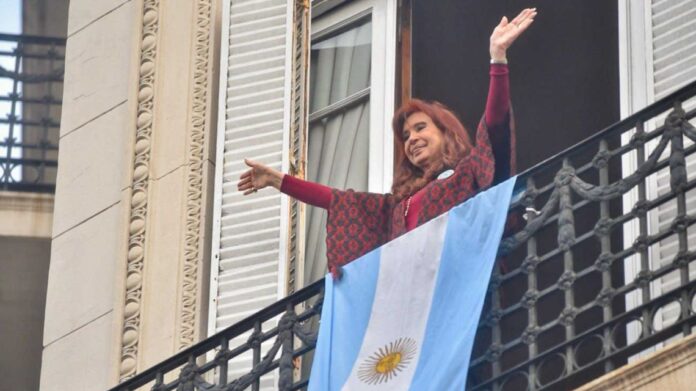 25-de-mayo-frente-al-departamento-de-cristina-kirchner-25052026-2247044.jpg