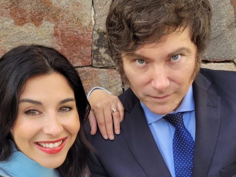 Milei defiende a diputado del Tesla y arremete contra Marcela Pagano en transmisión en vivo