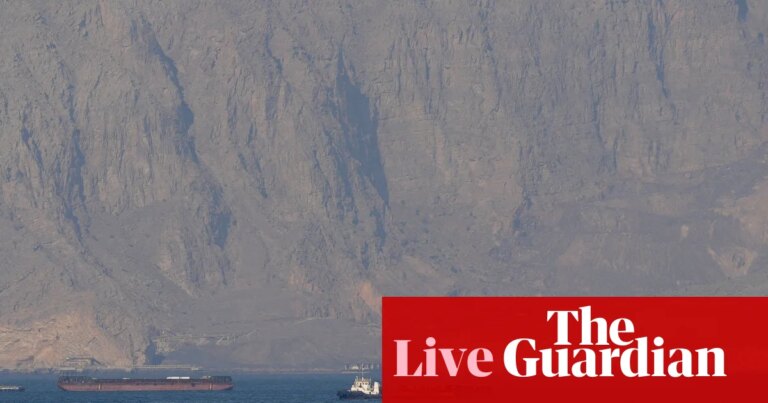 Crisis en Oriente Medio: Buque atacado por ‘proyectiles’ en el estrecho de Ormuz tras anuncio de EEUU para ayudar a barcos varados