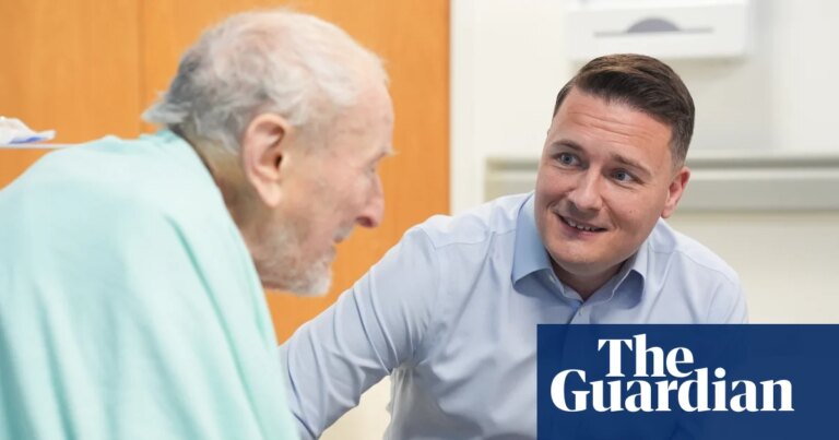 Wes Streeting Promises to Revamp ‘Broken’ NHS, Pero Críticos Afirman que No Cumplió