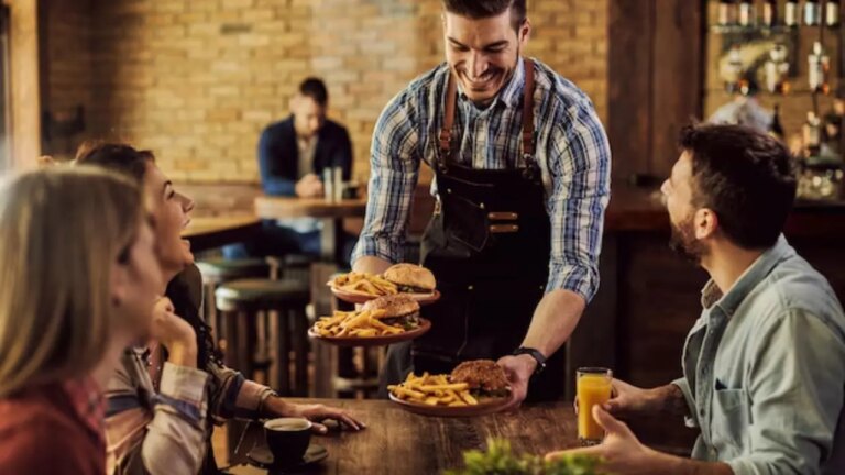 Salarios en la Gastronomía: El Impacto de las Propinas en los Ingresos