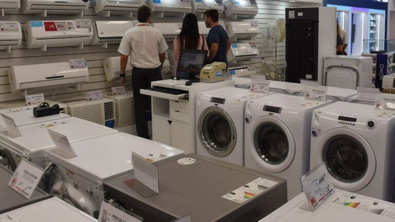 NEA: Aumento en la compra de bienes durables y en el endeudamiento