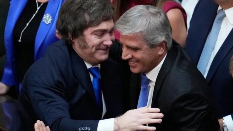 Fitch Ratings Mejora la Calificación de la Deuda Argentina: Causas y Consecuencias