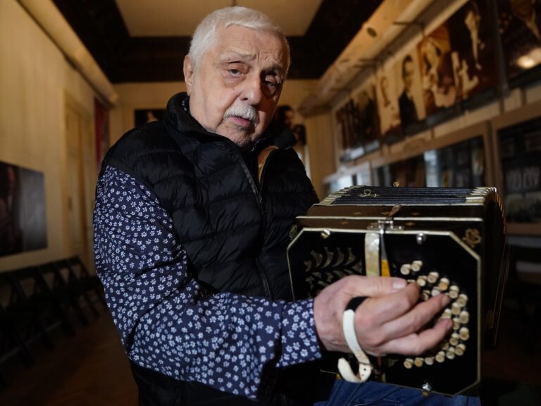Daniel Binelli a un paso de los 80: Recuerdos de Piazzolla, Pugliese y su pasión por el rock de García y Spinetetta