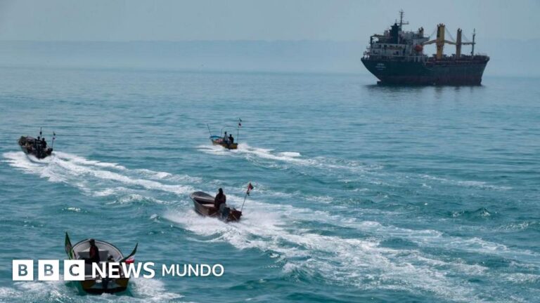 La ‘Flota Mosquito’ de Irán: Lanchas pequeñas desafían a EE.UU. en el estrecho de Ormuz