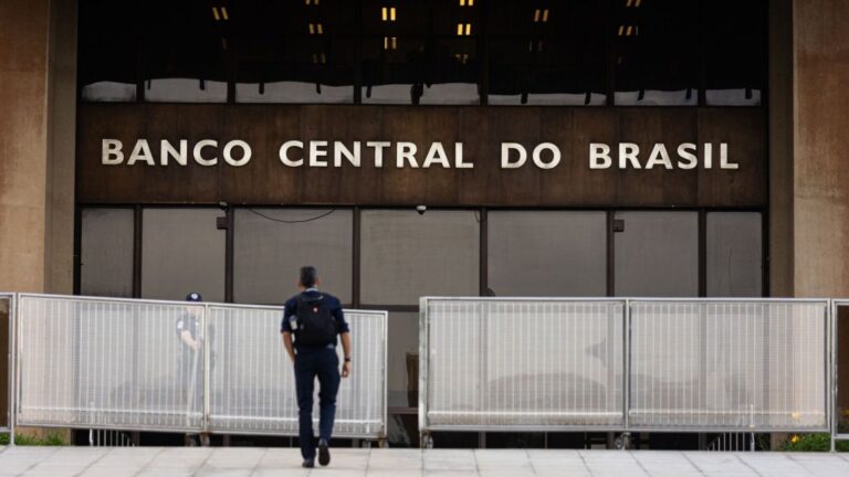 Escasez de Personal en el Banco Central de Brasil Compromete la Supervisión Financiera