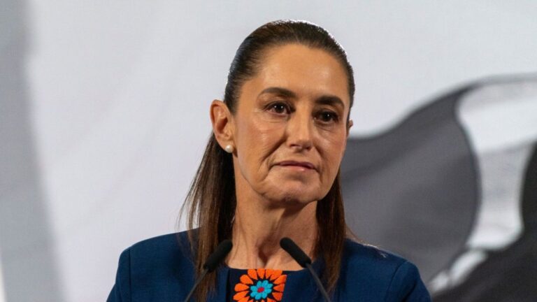S&P rebaja la perspectiva de México por deuda y bajo crecimiento