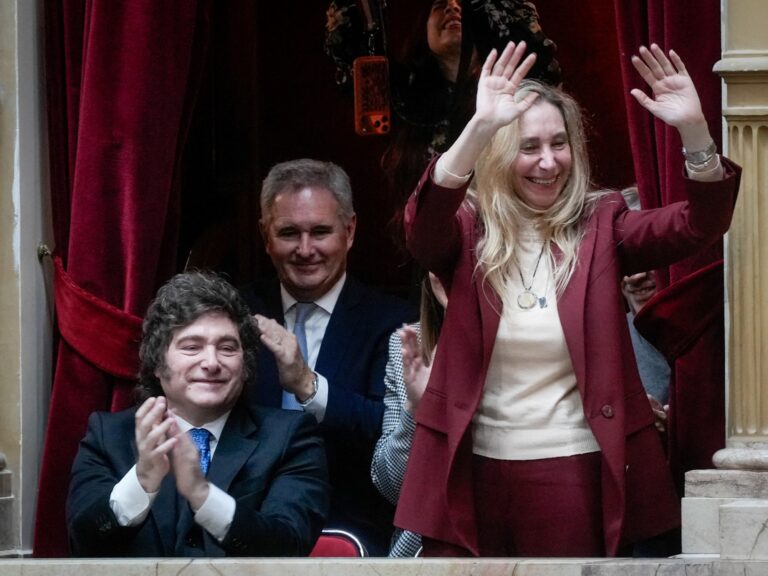 Karina Milei: Liderazgo Firme en Tiempos Críticos