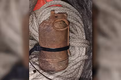 Un hombre en situación de calle encontró una granada con pólvora dentro de un contenedor de basura en el barrio de Constitución
