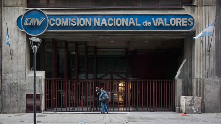 La CNV eliminó el uso de efectivo e incorporó los cheques electrónicos