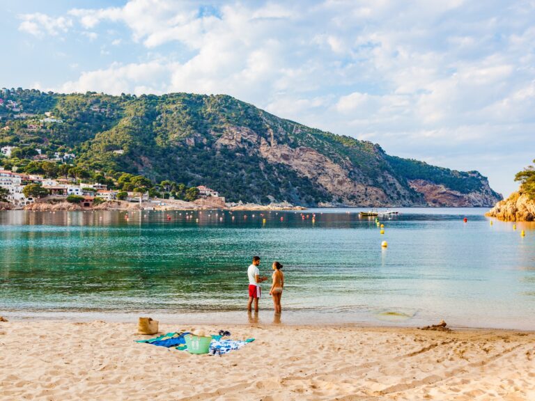 Descubre 6 playas de España para un verano relajante en 2026