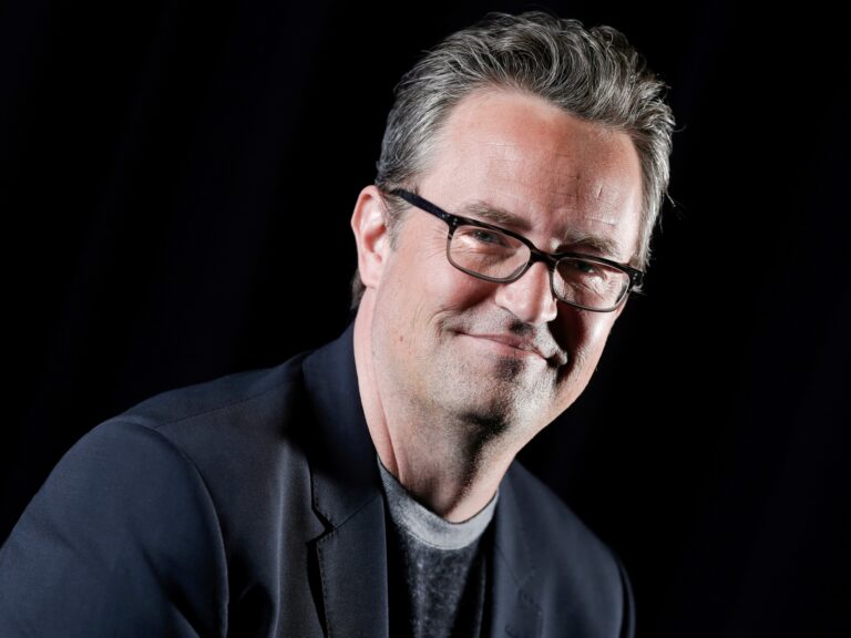 Subastan objetos de Matthew Perry, recordando su legado en «Friends» a casi tres años de su muerte.